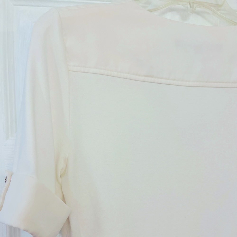 creamy white fluid good quality v neck button front tab sleeve, professional top - Picture 14 of 16